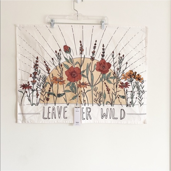 Urban Outfitters Leave her wild tapestry - Picture 3 of 5